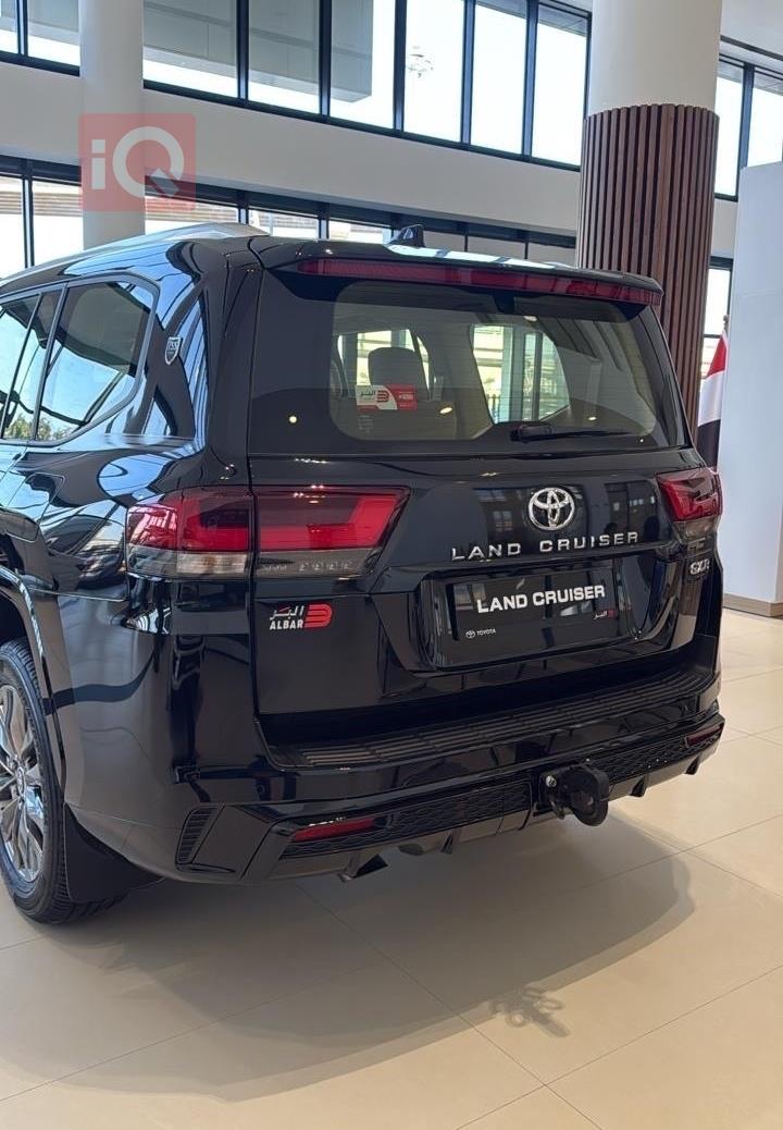 تۆیۆتا لاند کروزەر